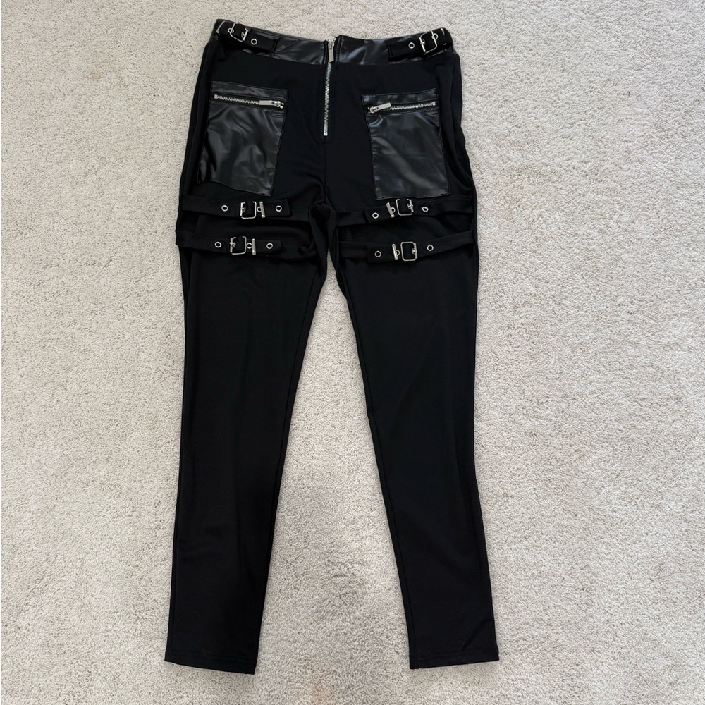 NWOT ChicMe Black Faux Leather Accent Buckle Pants Size L